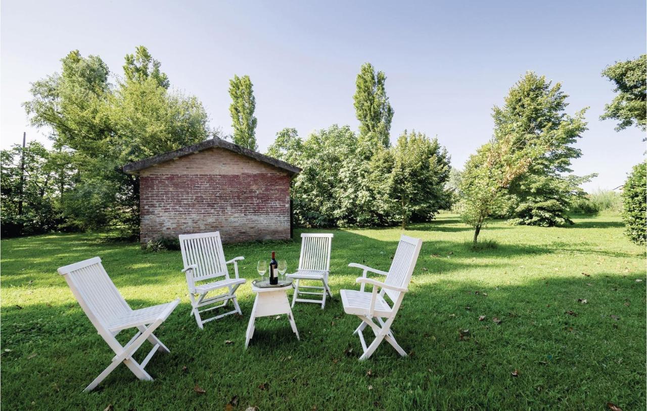 2 Bedroom Awesome Home In Taglio Di Po Ro Porto Viro Kültér fotó