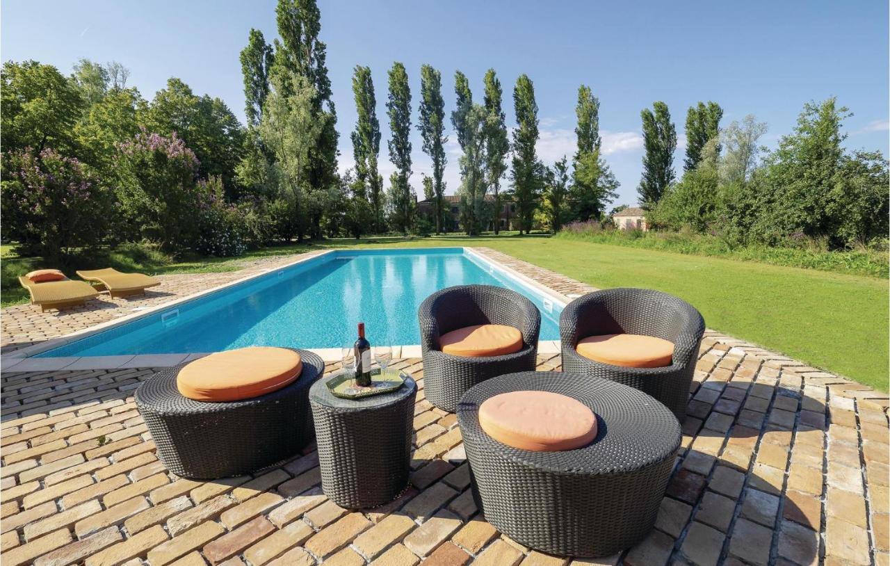 2 Bedroom Awesome Home In Taglio Di Po Ro Porto Viro Kültér fotó