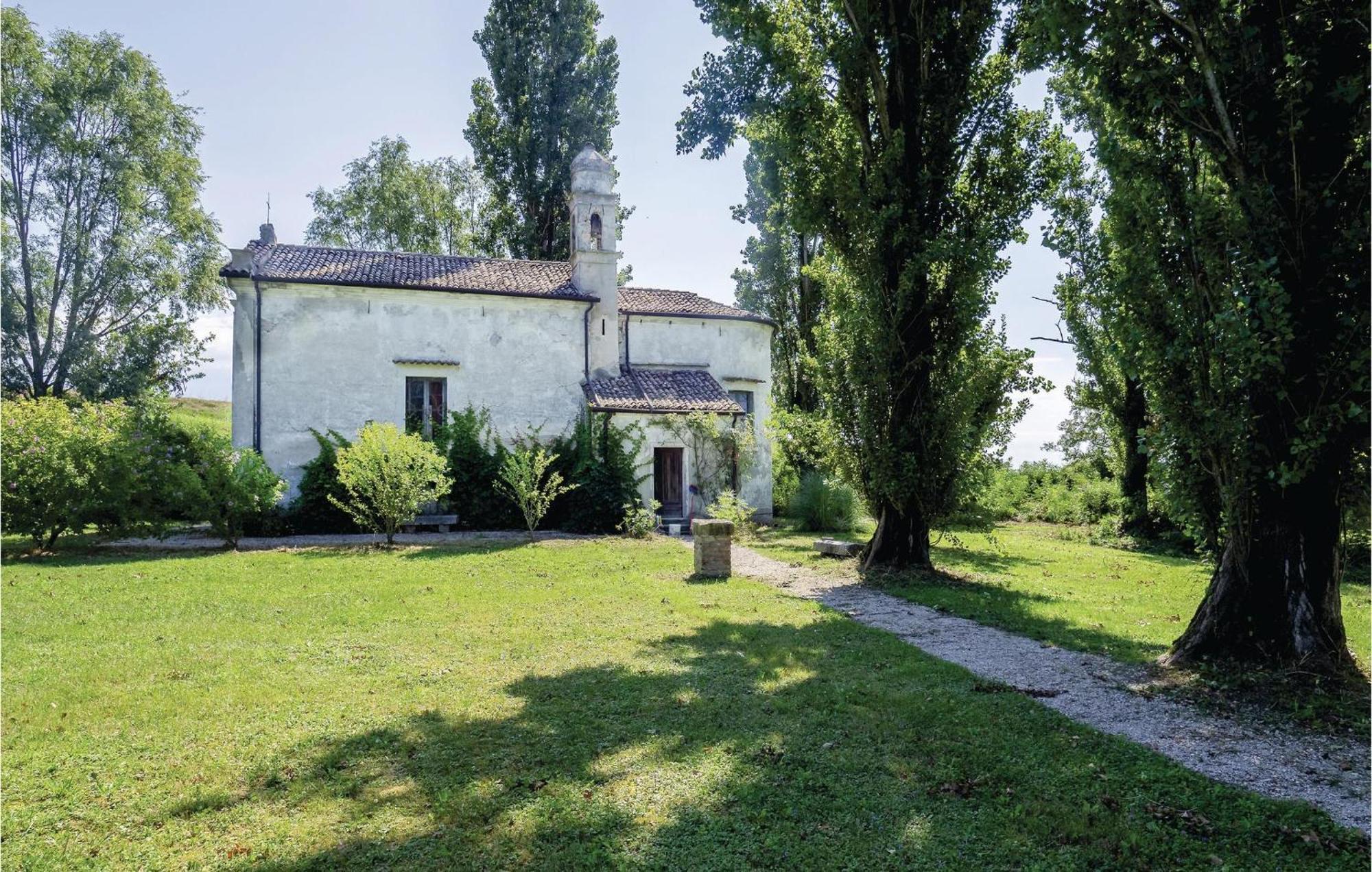2 Bedroom Awesome Home In Taglio Di Po Ro Porto Viro Kültér fotó