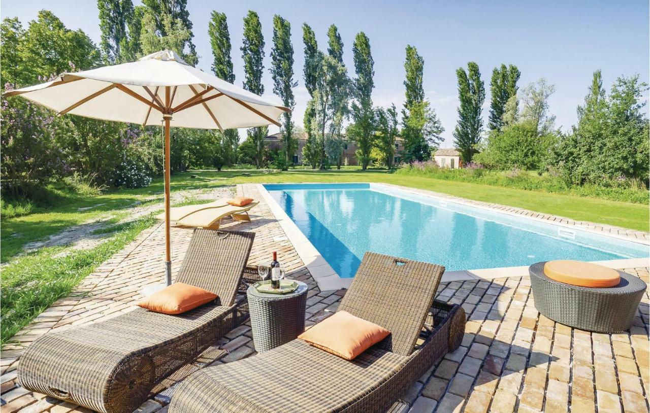 2 Bedroom Awesome Home In Taglio Di Po Ro Porto Viro Kültér fotó